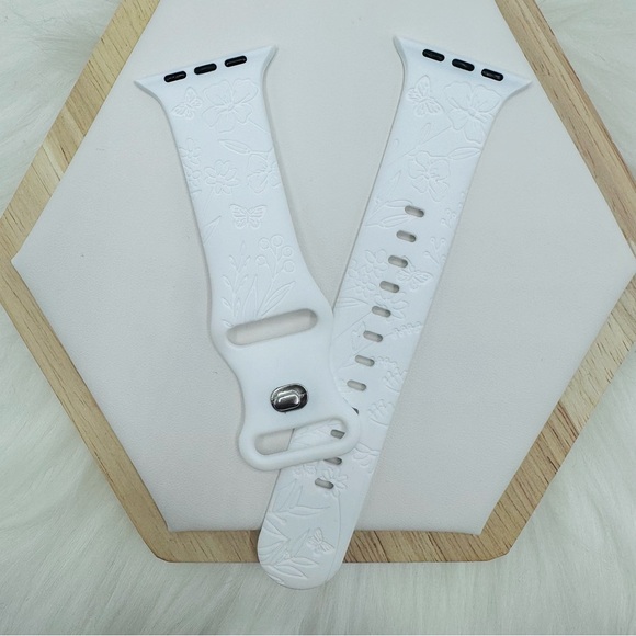 New Floral   Design Apple Watch Bands  42mm 44mm 45mm 49mm in Snow White - Picture 1 of 4